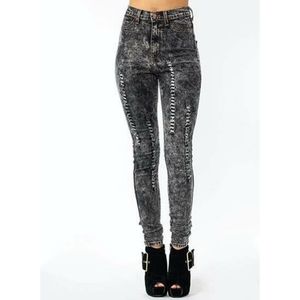 Shredded pom pom jeans